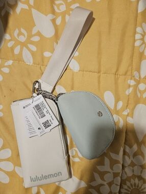 NWT-lululemon athletica light Ivory and Pelican key & card holder wristlet